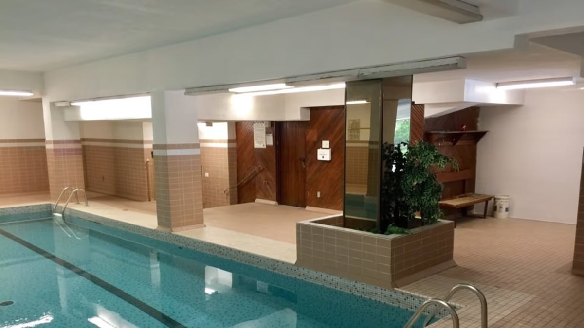 84 - Deluxe Room With Powder Room - Flex Room - Carlton St & Homewood Ave - Gallery - 3