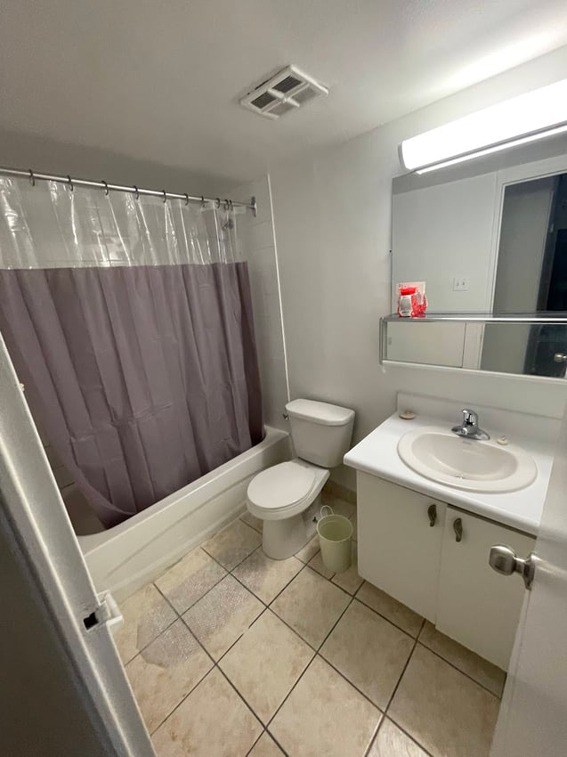  85 - Deluxe Room  -  Flex Room - Carlton St & Homewood Ave  - Gallery -  4