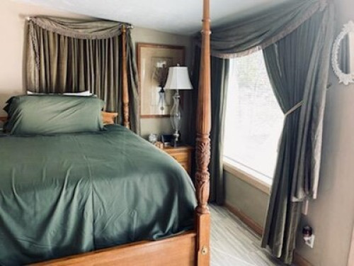 The Cottage Room 