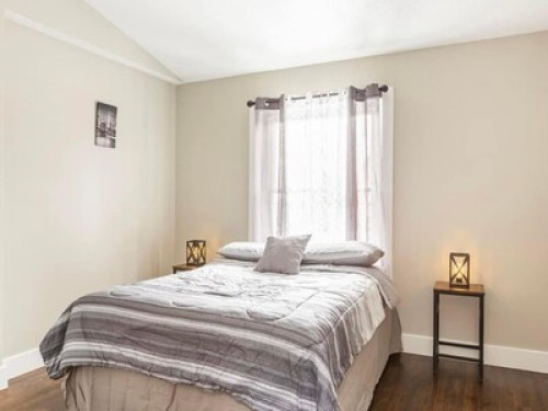 A Cozy Stylish Home!  - Gallery - 7