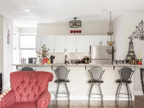 A Cozy Stylish Home! 