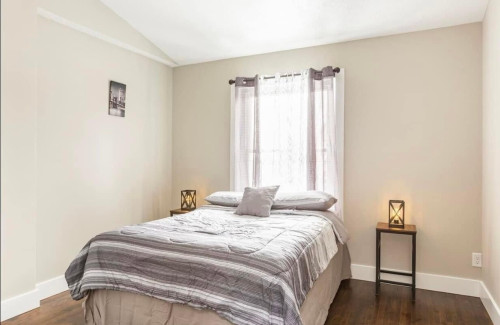 A Cozy Stylish Home!  - Gallery - 10
