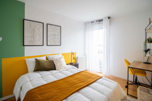 Elegant 12 m² bedroom for rent in SaintDenis