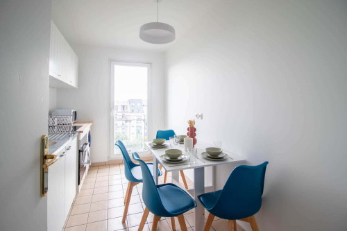 Elegant 12 m² bedroom for rent in SaintDenis