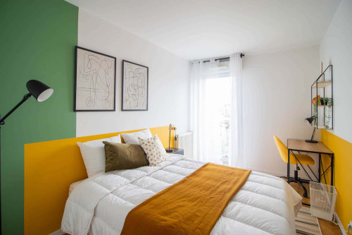 Elegant 12 m² bedroom for rent in SaintDenis