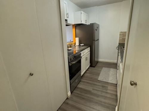 Large Bedroom - Gallery - 5