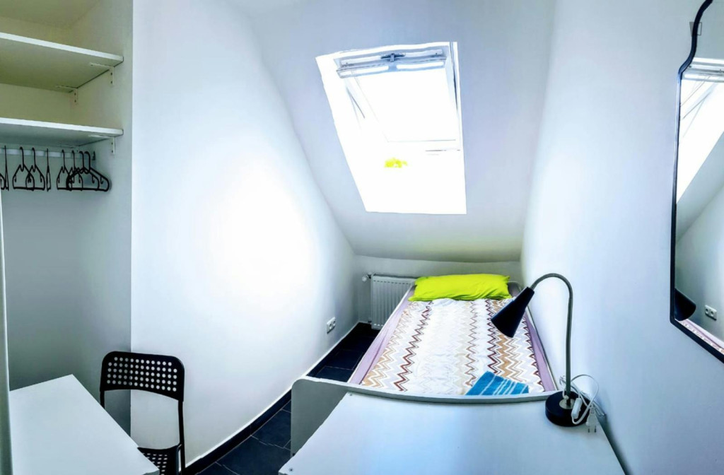 Lovely single bedroom near Rosa-Luxemburg-Platz metro