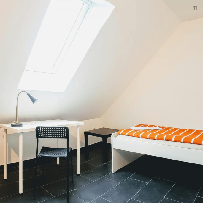 Very nice single bedroom near Rosa-Luxemburg-Platz metro