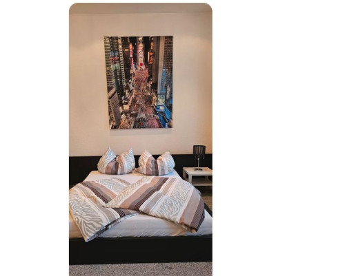 Base Floor Suite next to Central Station