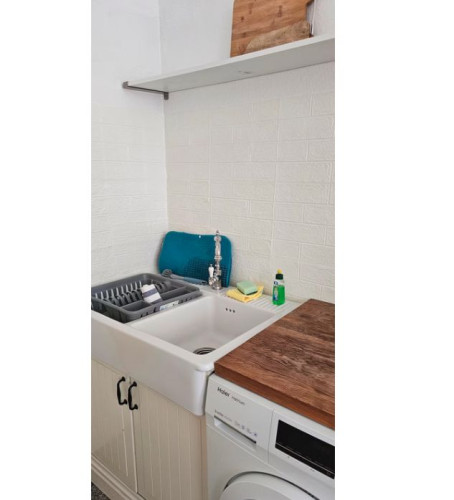 Base Floor Suite next to Central Station