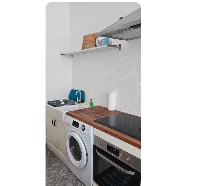  Base Floor Suite Next To Central Station  -  Base Floor Suite next to Central Station  - Gallery -  3