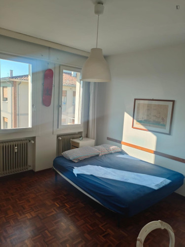 Double bedroom in 5-bedroom apartment