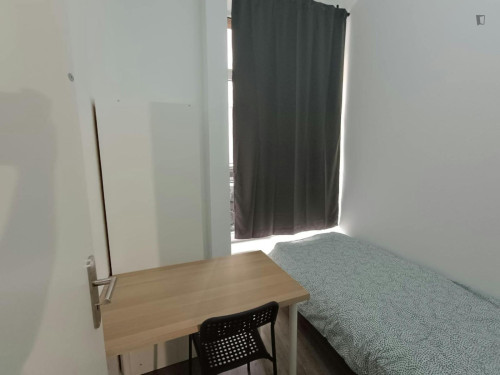 Single bedroom in a student flat, in Phoenix W