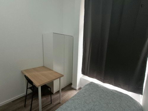 Single bedroom in a student flat, in Phoenix W