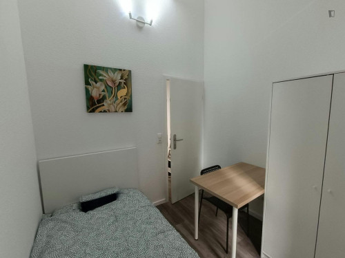 Single bedroom in a student flat, in Phoenix W