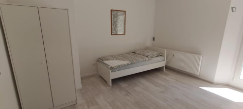 Neat single bedroom close to the Ostentor metro station