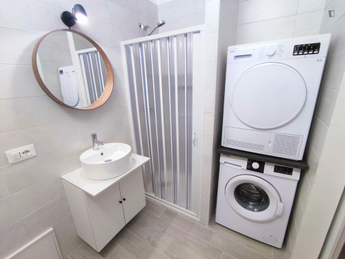 Studio apartment in the Policlino area / Central station - Gallery - 9