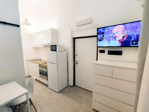 Studio apartment in the Policlino area / Central station - Gallery - 7