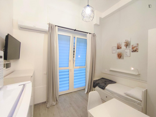 Studio apartment in the Policlino area / Central station - Gallery - 4