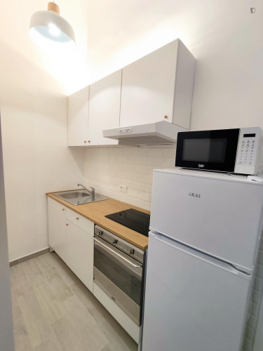 Studio apartment in the Policlino area / Central station - Gallery - 6