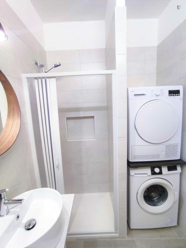 Studio apartment in the Policlino area / Central station - Gallery - 10