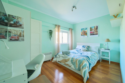 Bright and modern 2-bedroom apartment next to Metro Yellow line