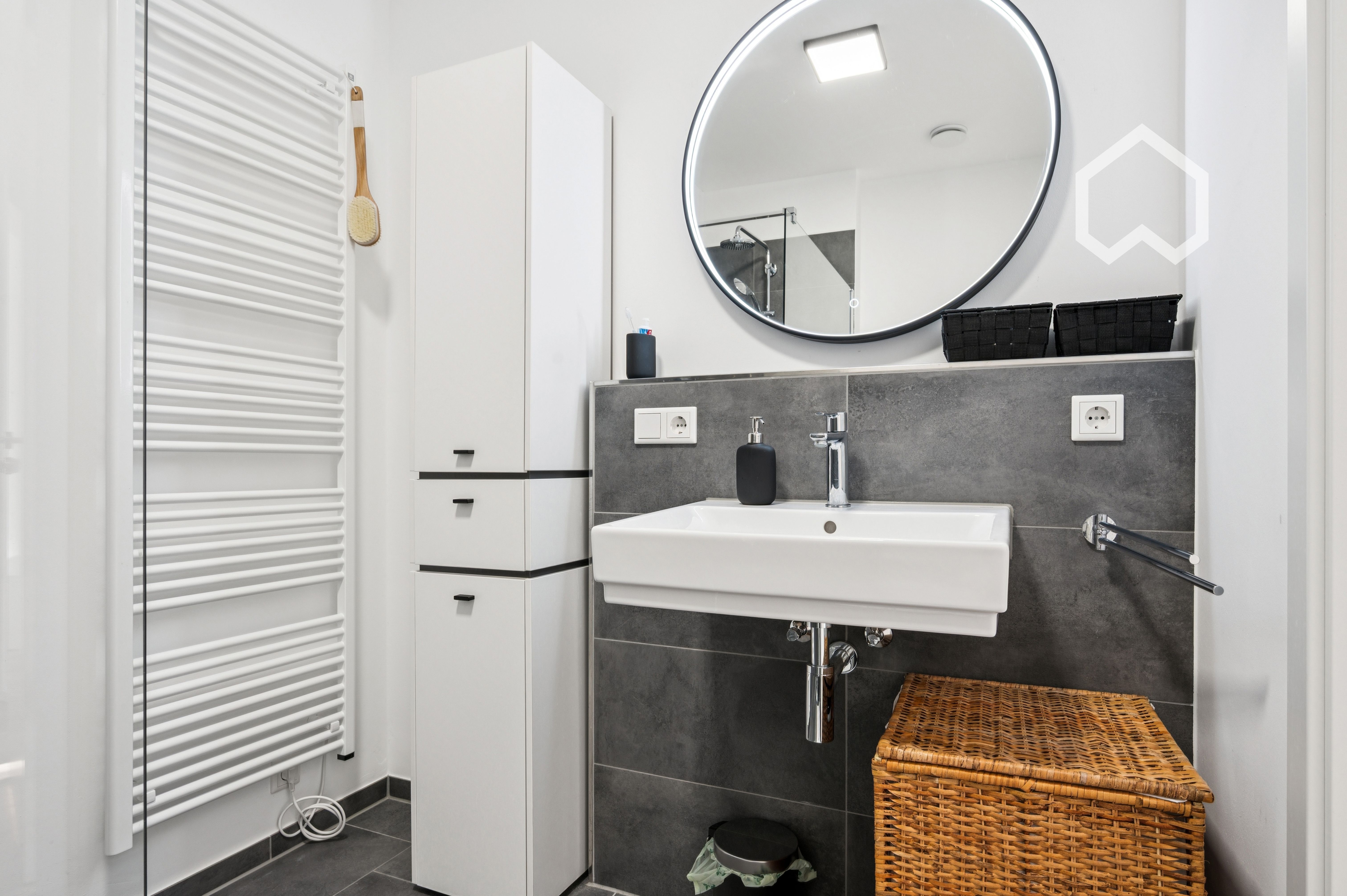  Furnished, Newly Built Apartment W. Heated Floors, Parking Garage And Modern Amenities  -  Furnished, newly built apartment w. heated floors, parking garage and modern amenities  - Gallery -  10