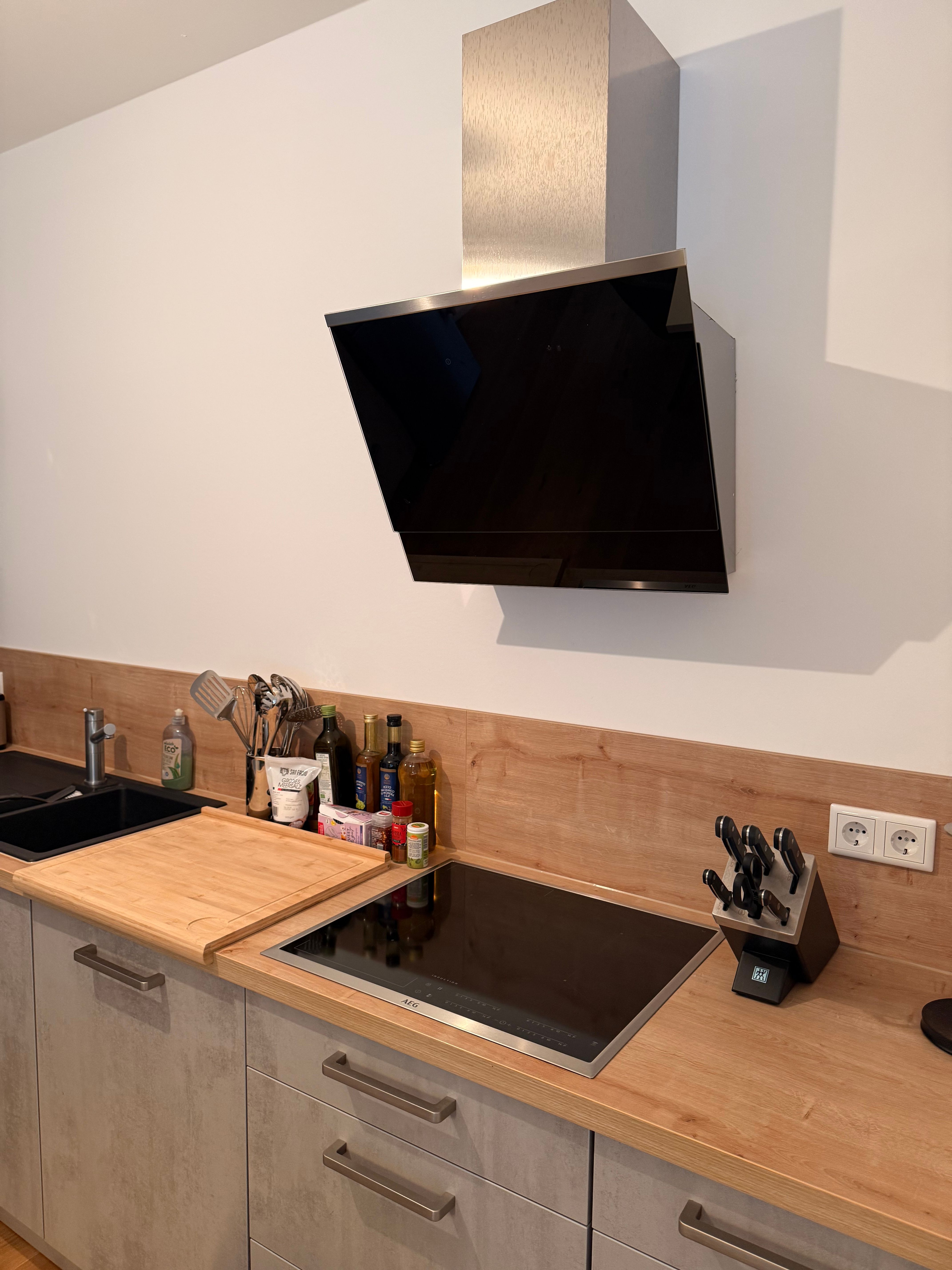  Furnished, Newly Built Apartment W. Heated Floors, Parking Garage And Modern Amenities  -  Furnished, newly built apartment w. heated floors, parking garage and modern amenities  - Gallery -  21