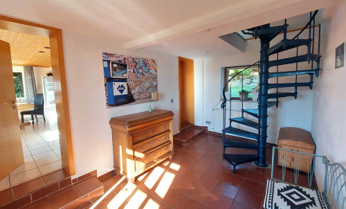Kleines Haus mit Terrasse und Balkon mitten in der Natur - Gallery - 8
