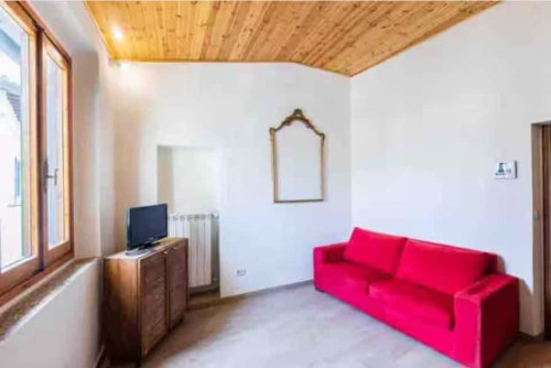Room in Piazza IV Novembre, Romola for 77 m² with 3 bedrooms