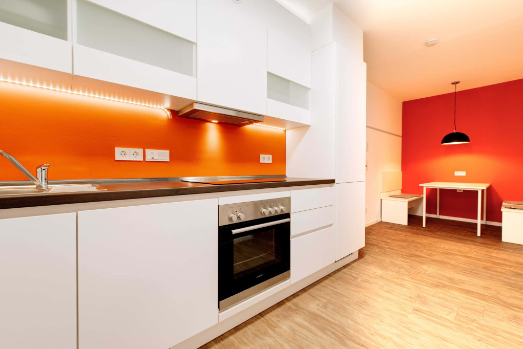 STUDENTS ONLY - Fully furnished private room in a 5 people shared apartment.
