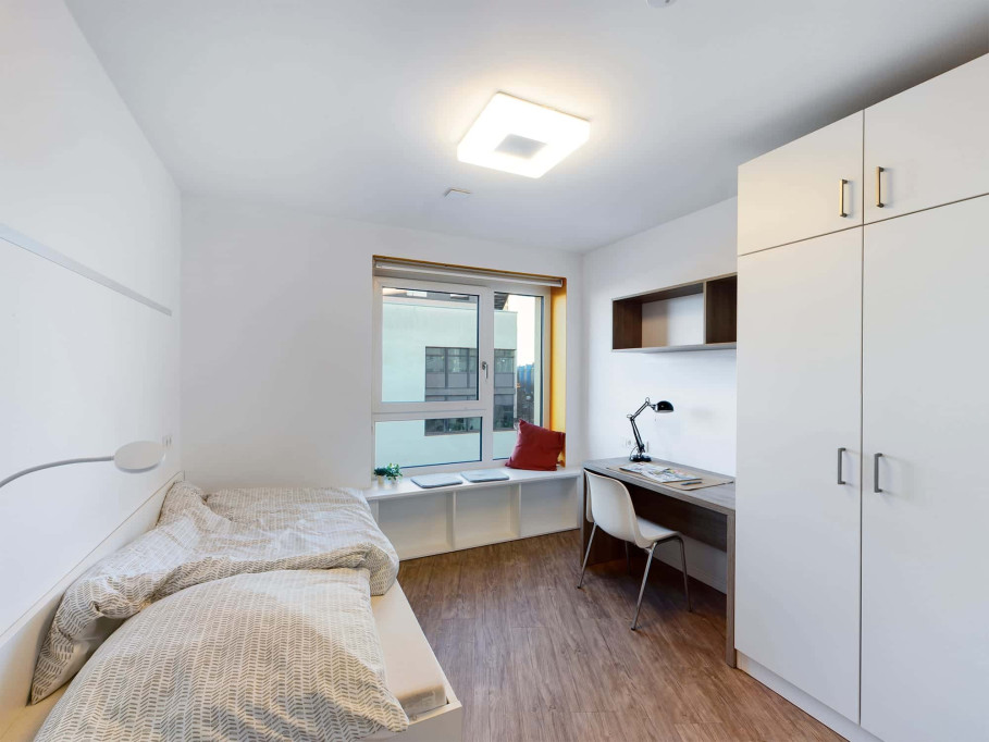 STUDENTS ONLY - Fully furnished private room in a 5 people shared apartment.