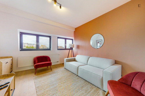 Alluring double bedroom near Meiser station