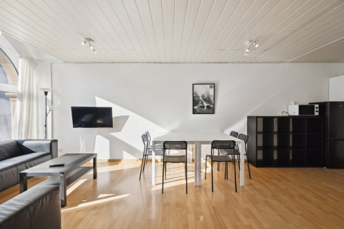 Apartment B - Up to 5 guests