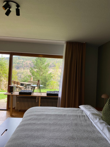 Wonderful & bright room with private beach access