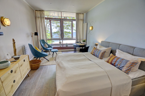 The wonderful panoramic view of the Flensburg Fjord from the studio apartment alone is pure relaxation!