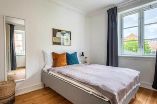 Bright double bedroom in Amager East