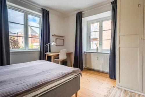 Bright double bedroom in Amager East