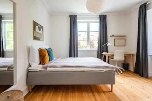 Bright double bedroom in Amager East