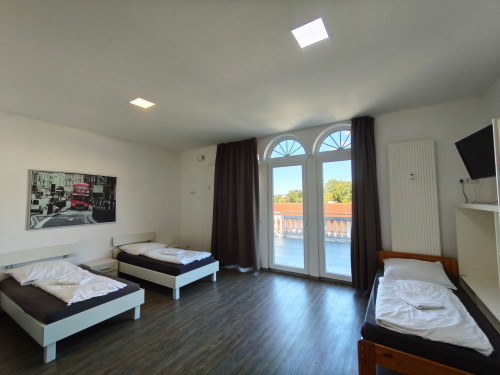 Spacious worker apartments with roof terrace - Gallery - 13