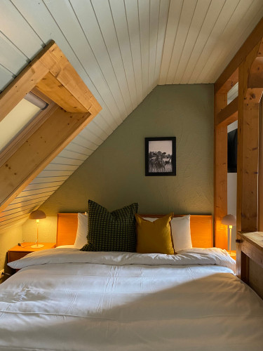 Cozy apartment in quiet street with private beach