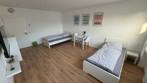 Cozy worker apartment with balcony – 2 rooms, 4 beds, kitchen & Wi-Fi - Gallery - 7
