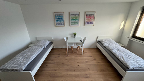 Cozy worker apartment with balcony – 2 rooms, 4 beds, kitchen & Wi-Fi - Gallery - 8