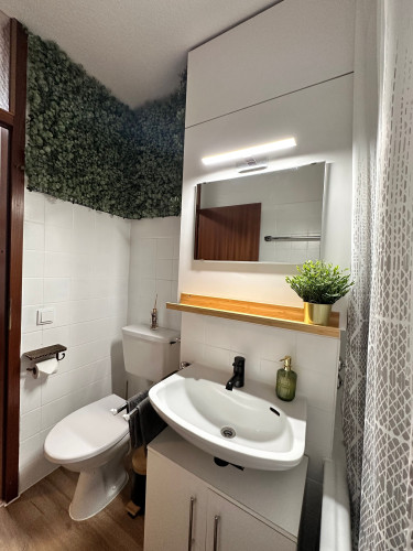 Beautiful, quiet temporary apartment. Live where others go on vacation.