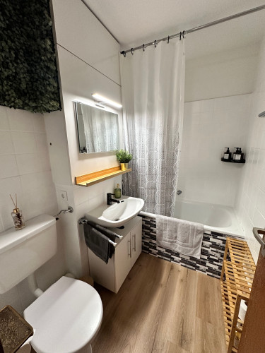 Beautiful, quiet temporary apartment. Live where others go on vacation.