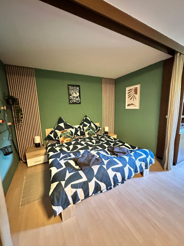 Beautiful, quiet temporary apartment. Live where others go on vacation.