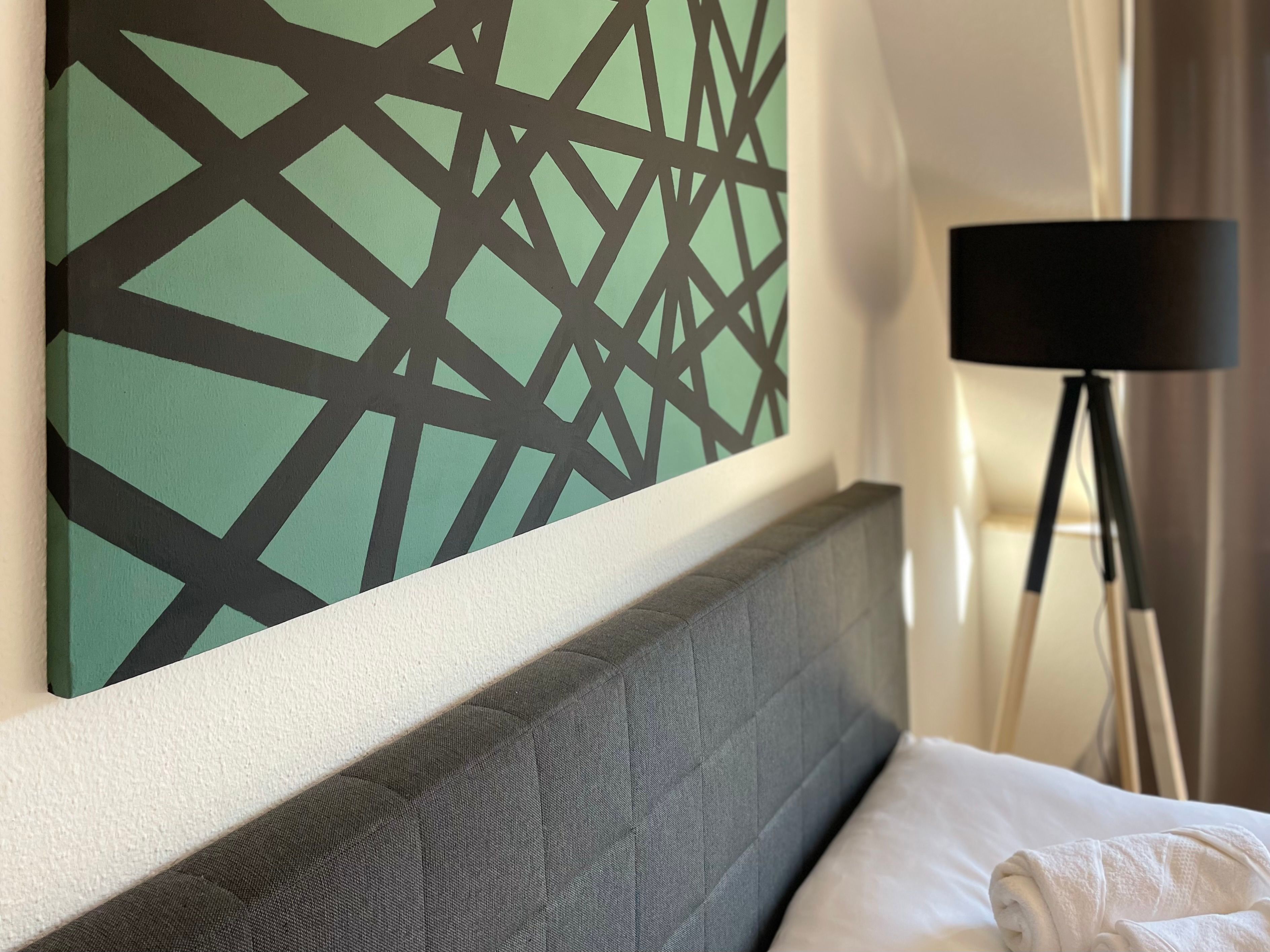 Business-Apartment AMAO-Stays I 90sqm I Center I Maisonette I Roof Terrace I King-Size Box Spring Be - 13