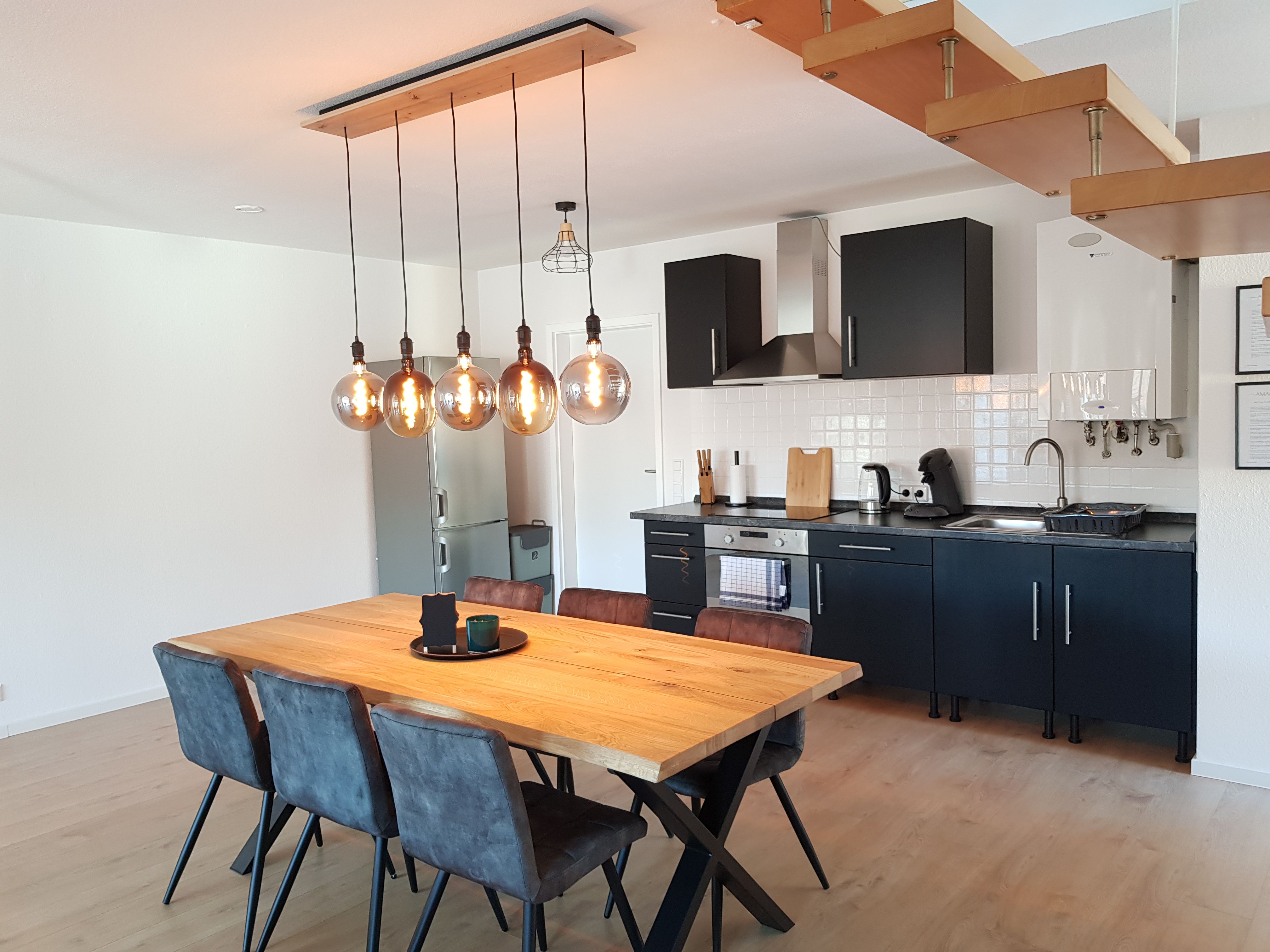 Business-Apartment AMAO-Stays I 90sqm I Center I Maisonette I Roof Terrace I King-Size Box Spring Be - 8