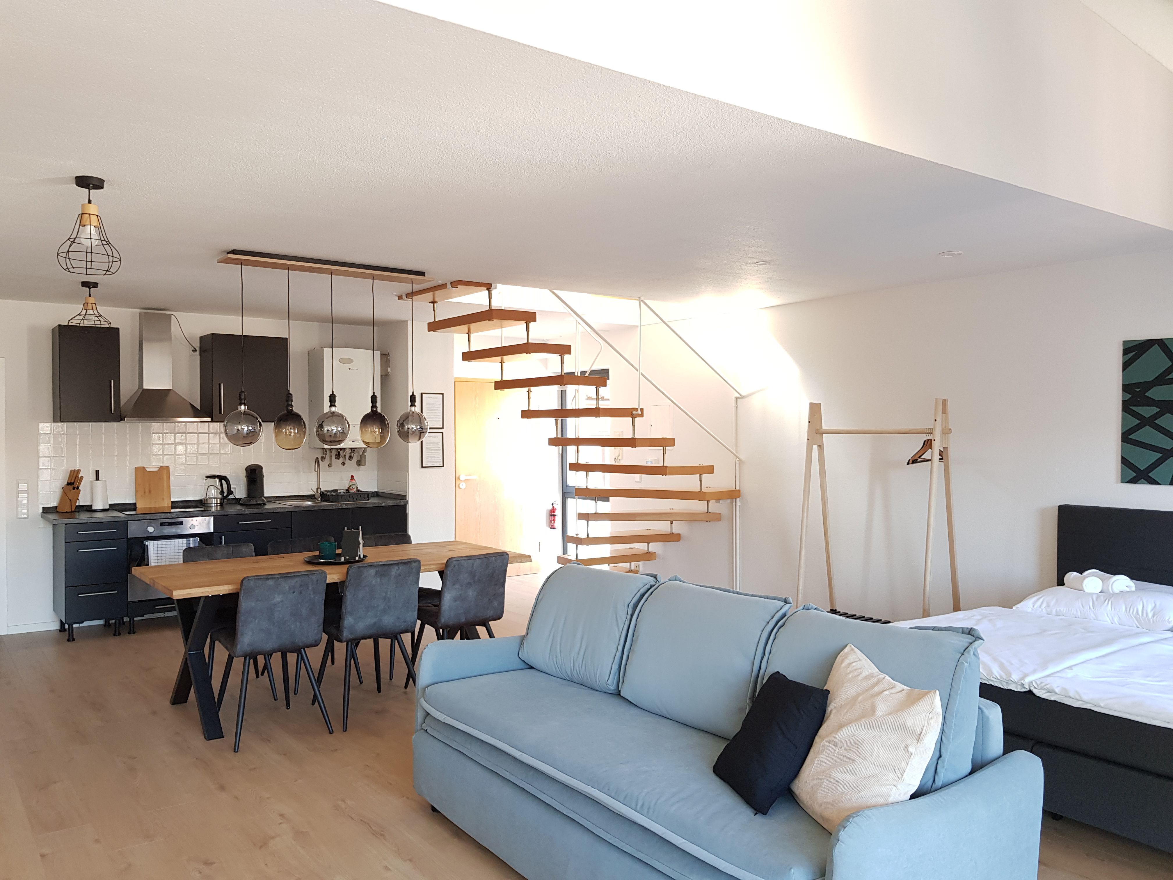 Business-Apartment AMAO-Stays I 90sqm I Center I Maisonette I Roof Terrace I King-Size Box Spring Be - 9