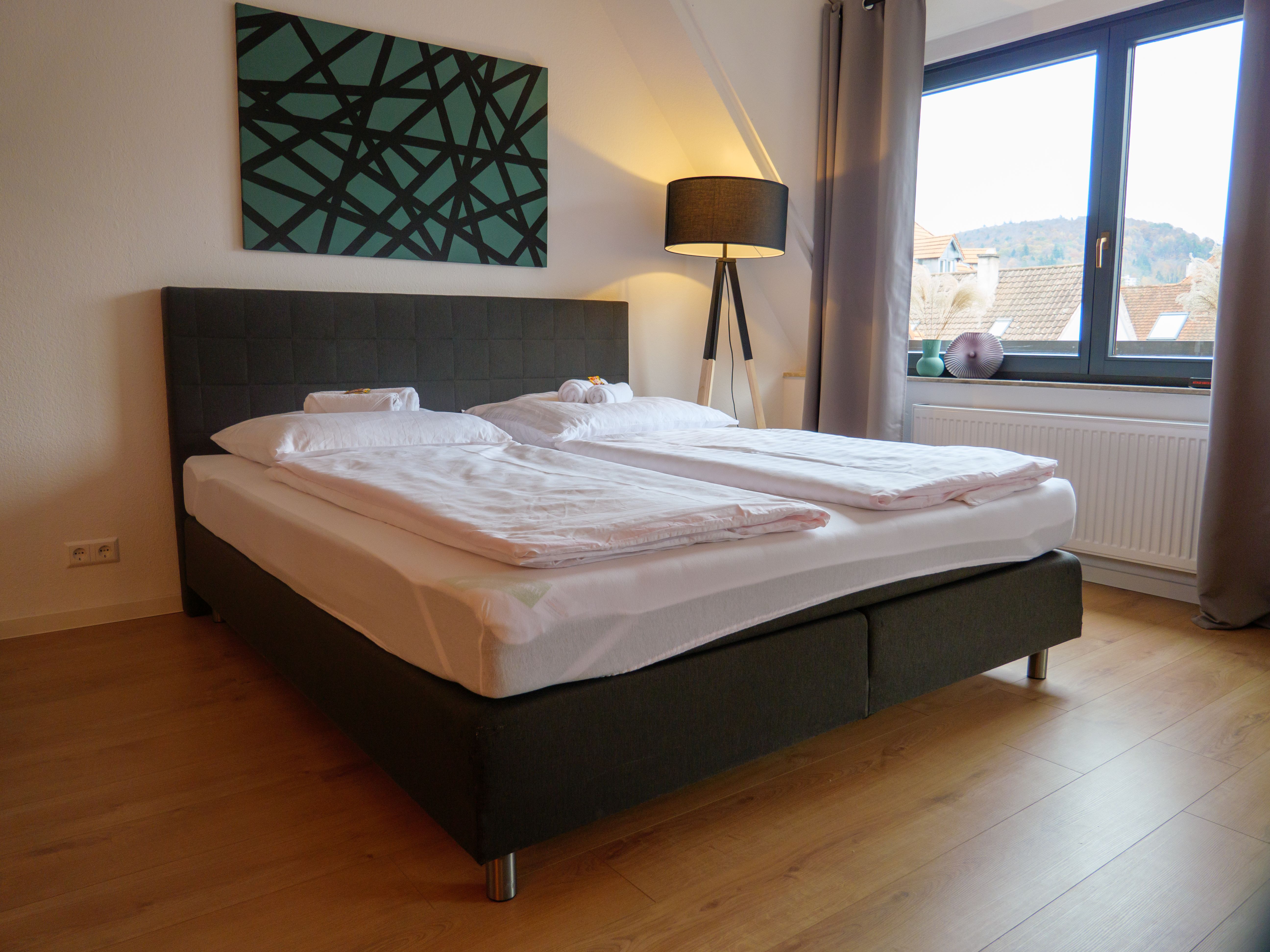 Business-Apartment AMAO-Stays I 90sqm I Center I Maisonette I Roof Terrace I King-Size Box Spring Be - 12